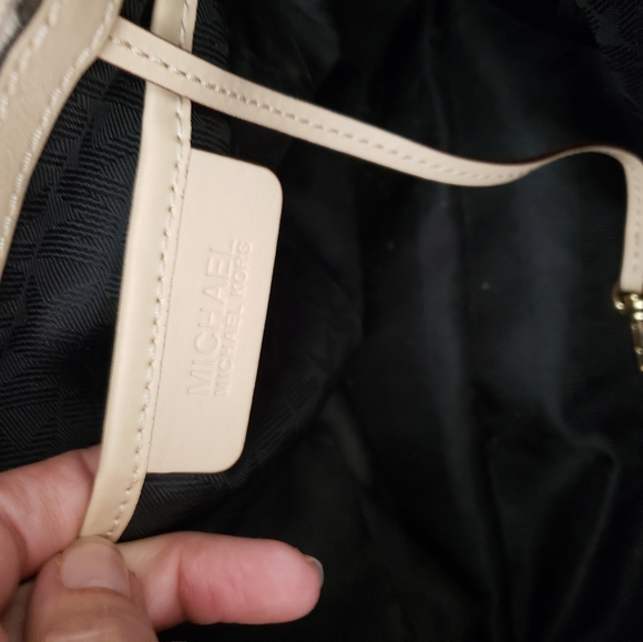 Michael Kors purse - Picture 5 of 9